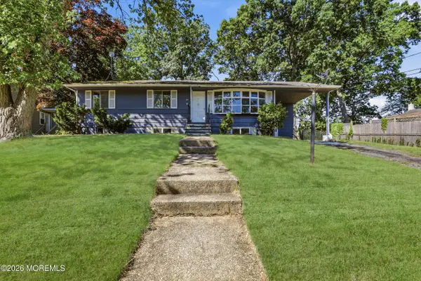 4 Cathedral Drive, Lakewood, NJ 08701