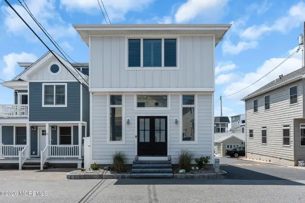 11 Beach Way, Lavallette, NJ 08735