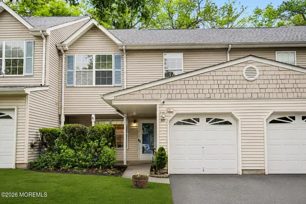 521 Woodbine Lane, Lakewood, NJ 08701