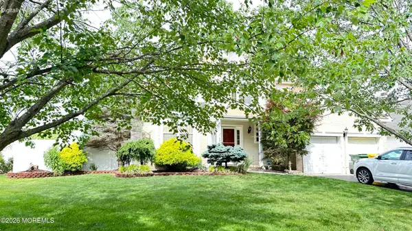42 Crown Circle, Lakewood, NJ 08701