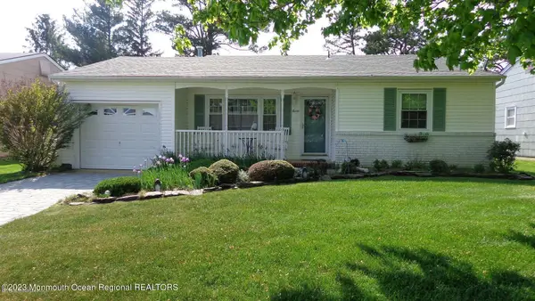 7 Basset Drive, Toms River, NJ 08757