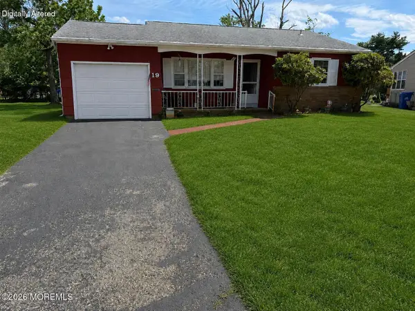 19 Sherwood Court, Toms River, NJ 08757