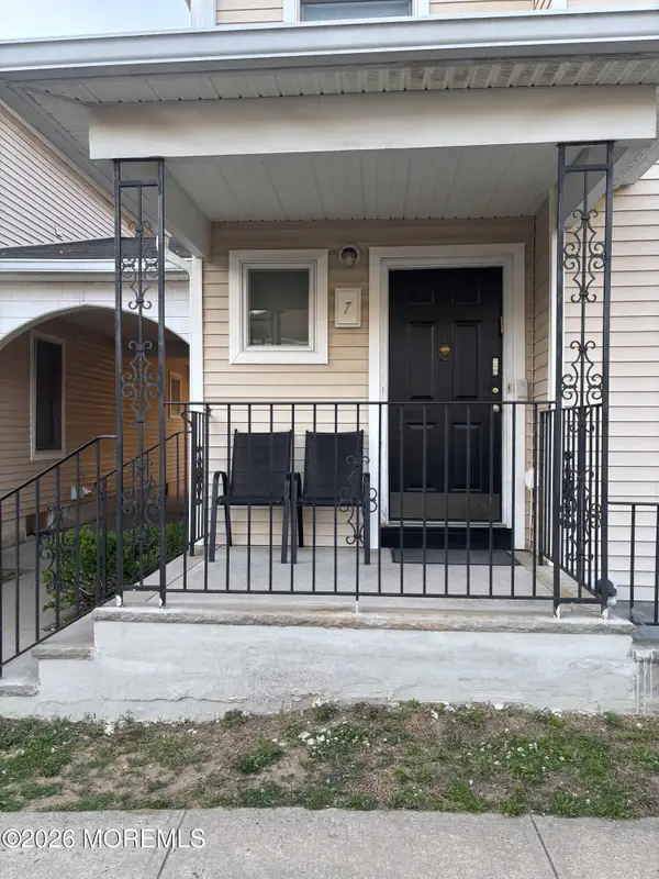 7 Windsor Court, Lakewood, NJ 08701