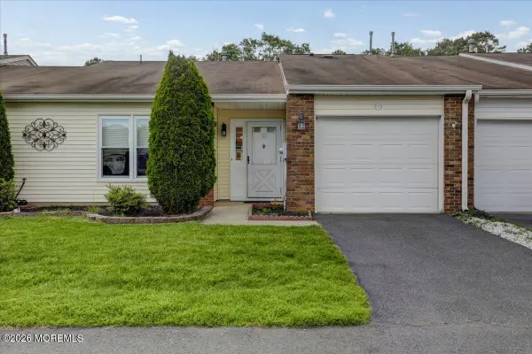122 Maplecrest Drive, Lakewood, NJ 08701