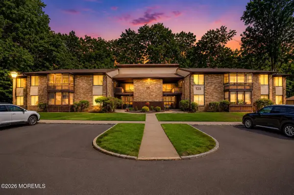 125 Amberly Drive #F, Manalapan, NJ 07726