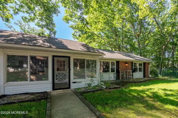 499B Thornbury Court, Lakewood, NJ 08701