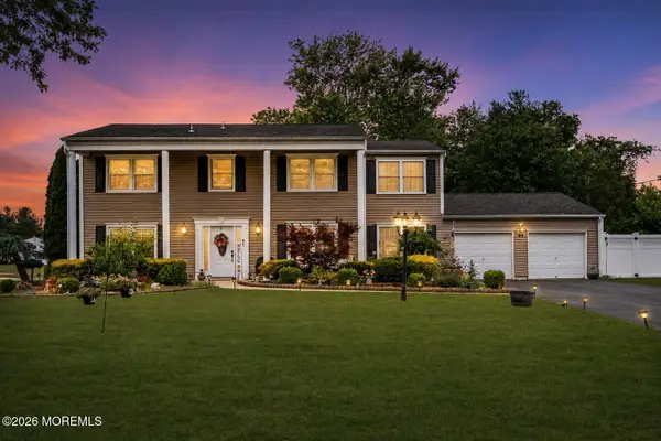 44 Kipling Way, Manalapan, NJ 07726