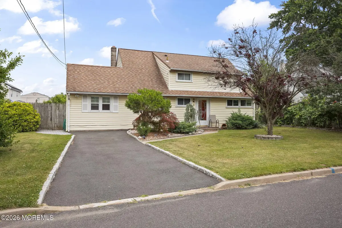 4 Farmbrook Drive, Old Bridge, NJ 08857 - #1