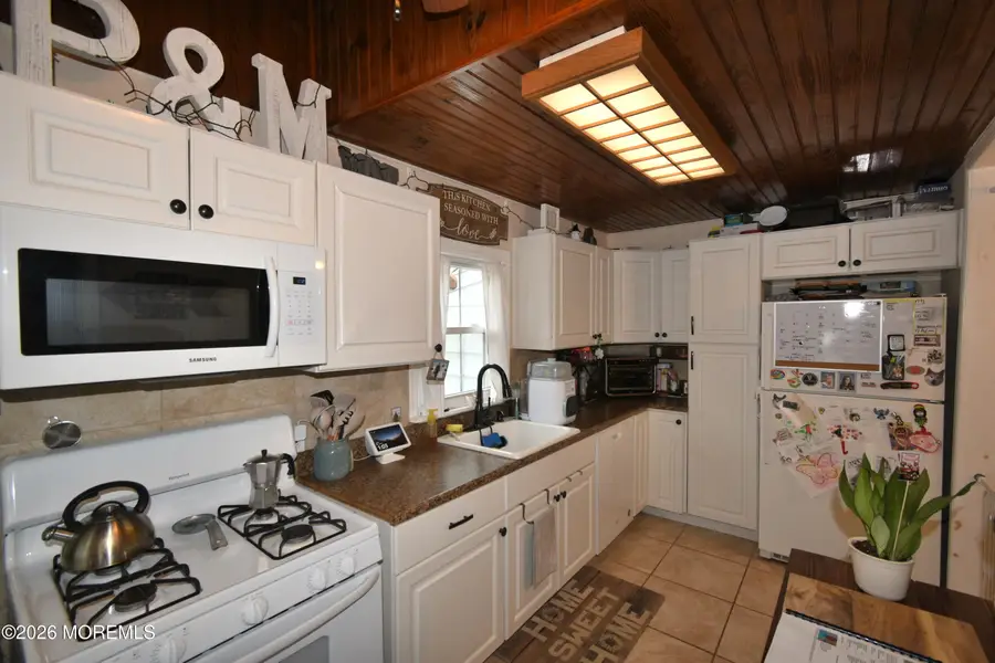 1050 Woodmere Drive, Keyport, NJ 07735 - #3