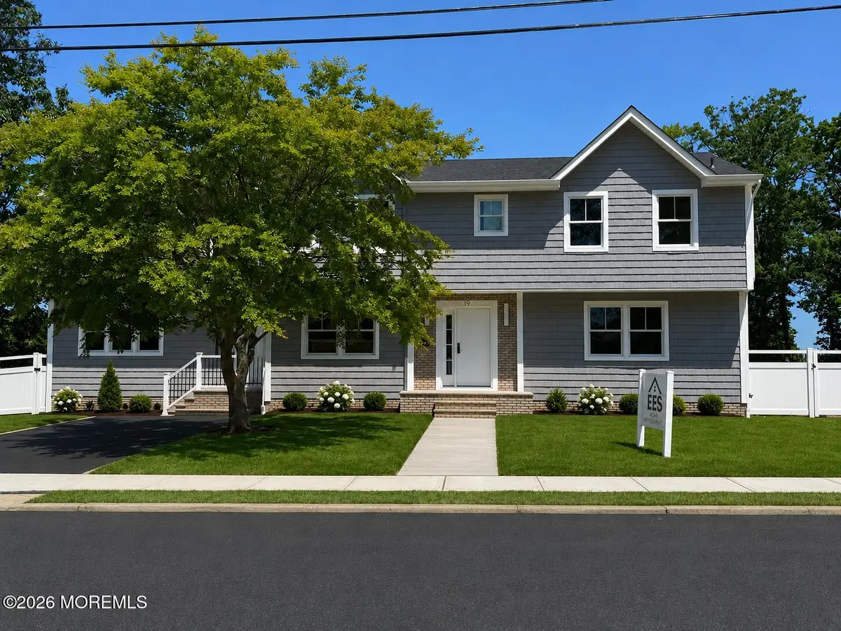 19 Roslyn Drive, Oakhurst, NJ 07755 - #1