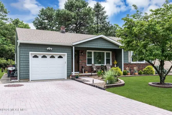 12 Millbrook Drive, Toms River, NJ 08757