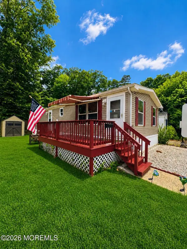 62 Stern Avenue, Hazlet, NJ 07734