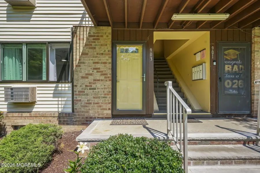 903 Cricket Lane, Woodbridge, NJ 07095 - #2
