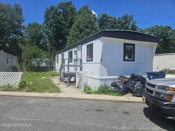 9 Essex Lane, Howell, NJ 07731