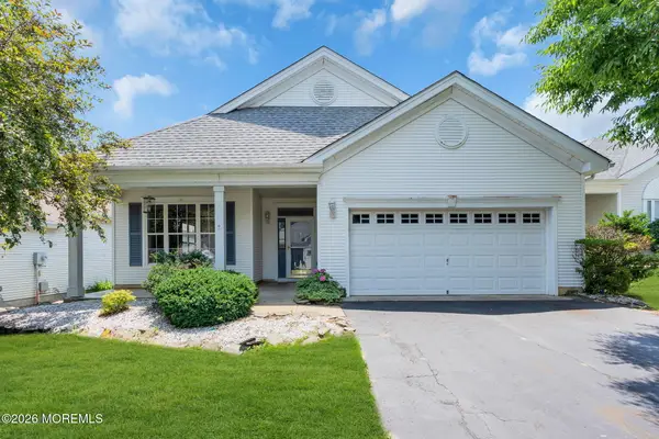 6 Greensprings Drive, Lakewood, NJ 08701