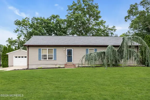 812 Beacon Street, Toms River, NJ 08757