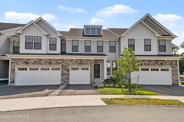 30 Cloverleaf Lane, Manalapan, NJ 07726