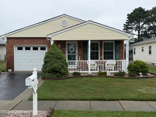 11 Saint Tropez Court, Toms River, NJ 08757