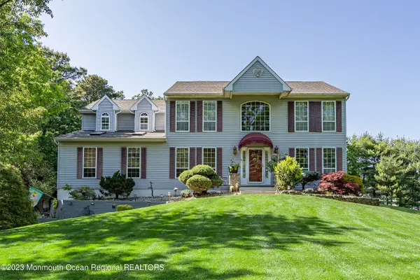 2 Twin Oaks Court, Jackson, NJ 08527
