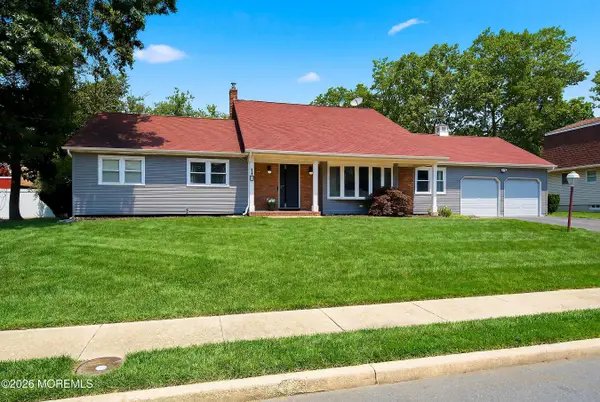 10 Beacon Drive, Howell, NJ 07731