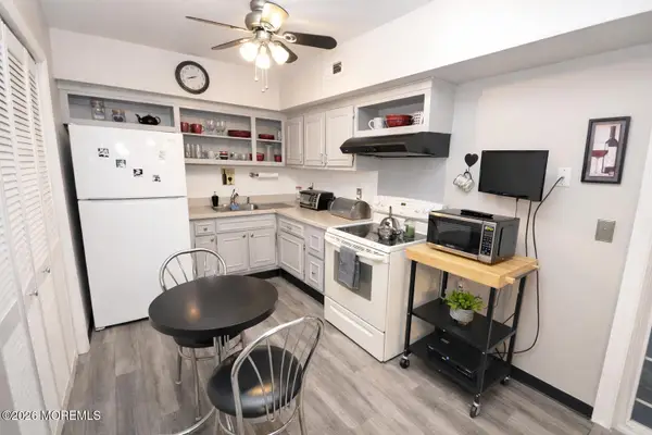 1 Alabama Court #820, Matawan, NJ 07747