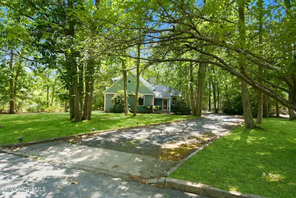 34 Laurelwyck Drive, Waretown, NJ 08758