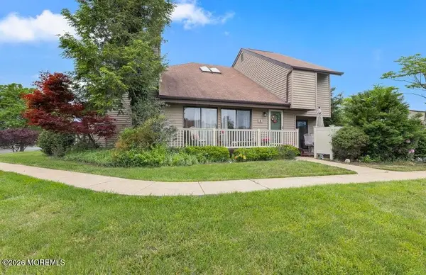 1 Cotswold Circle #801, Ocean Twp, NJ 07712