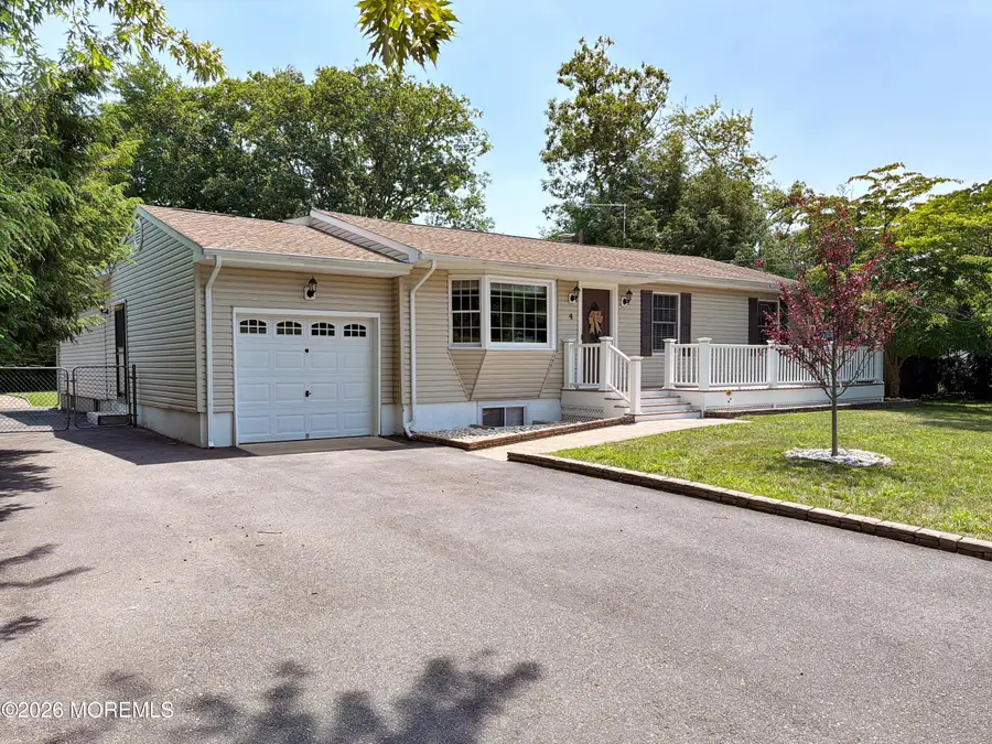 4 Glen Road, Howell, NJ 07731 - #3