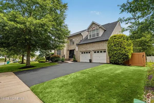 27 Goshawk Court, Morganville, NJ 07751