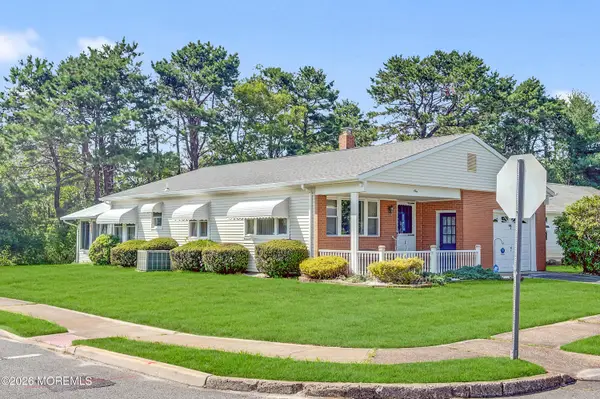 1 Selkirk Avenue, Toms River, NJ 08757