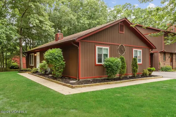 13 Flamingo Drive, Howell, NJ 07731