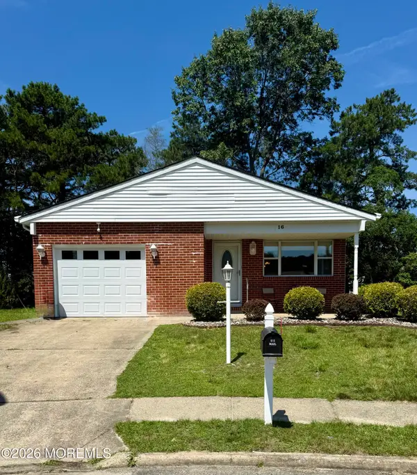 16 Brisbane Court, Toms River, NJ 08757