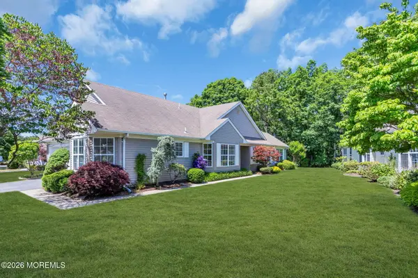23 Oakmont Road, Lakewood, NJ 08701