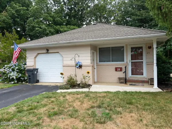 28 Mount Rainier Drive, Toms River, NJ 08753