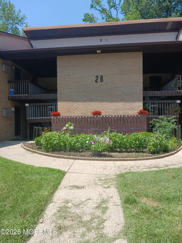 28 Meadow Green Circle #F, Englishtown, NJ 07726