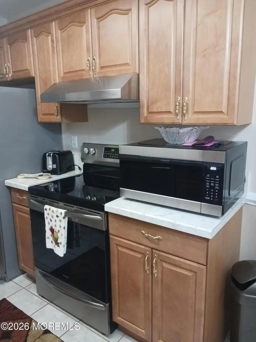 28 Meadow Green Circle #F, Englishtown, NJ 07726 - #3