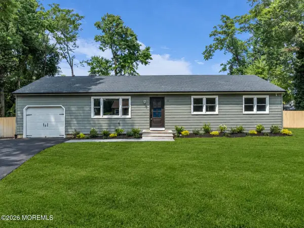 11 Park Avenue, Belford, NJ 07718
