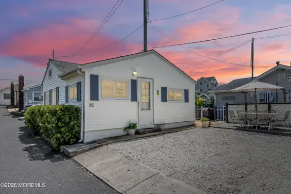 15 Bayberry Way, Lavallette, NJ 08735
