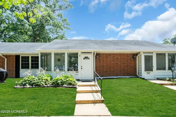 35C Cambridge Court, Lakewood, NJ 08701