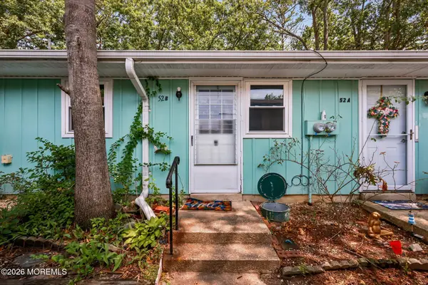 52 Cambridge Court #B, Lakewood, NJ 08701
