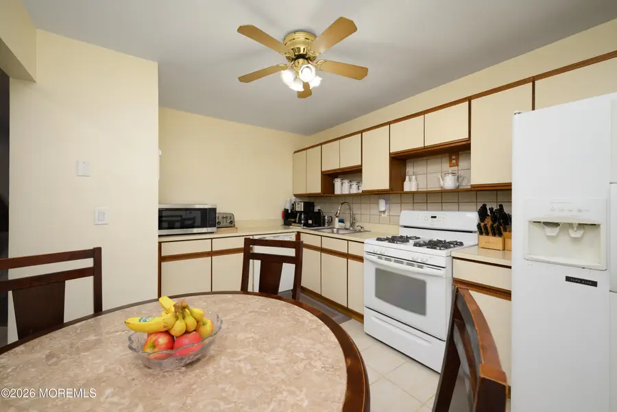 136 Woodmere Drive #406, Parlin, NJ 08859 - #3