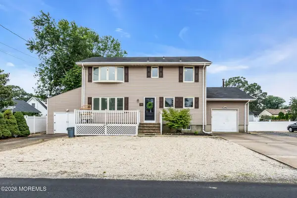 20 Lakewood Avenue, Ocean Gate, NJ 08740