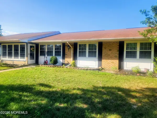 5B Yorkshire Court, Manchester, NJ 08759