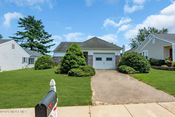 21 Woodstock Lane, Manchester, NJ 08759