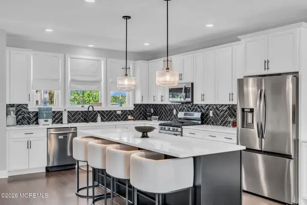 12 Raritan Cove, Keyport, NJ 07735