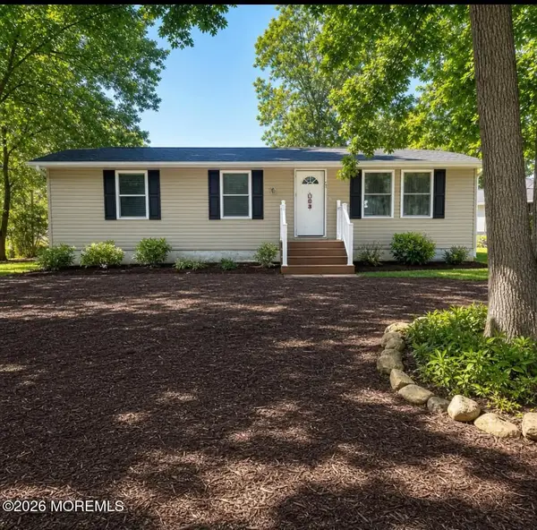 1039 Clearwater Avenue, Manahawkin, NJ 08050