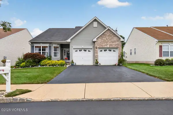21 Snowberry Lane, Freehold, NJ 07728