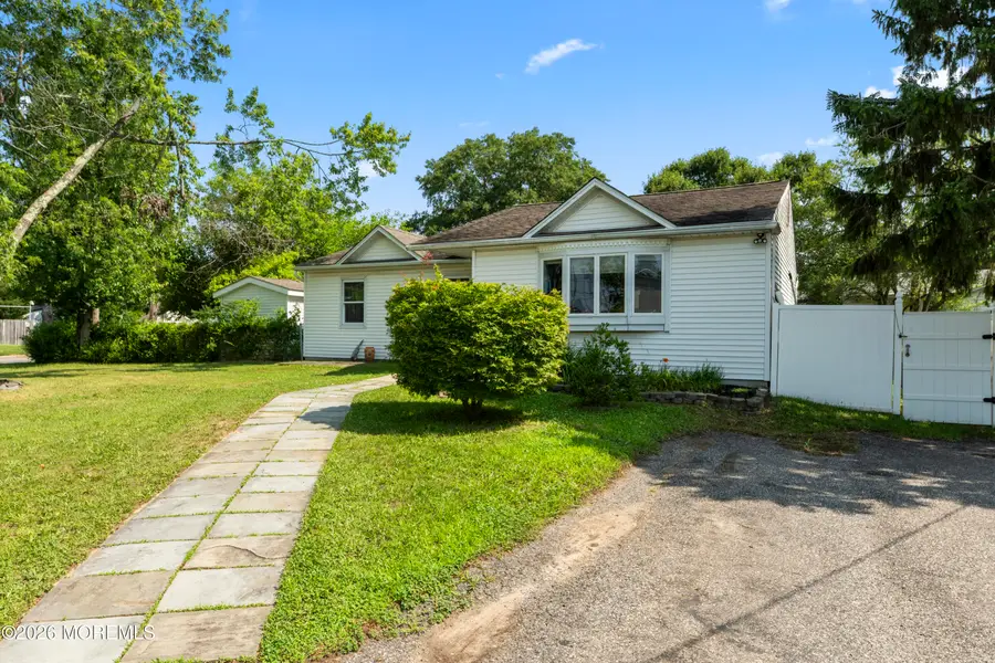 13 Chestnut Street, Farmingdale, NJ 07727 - #3