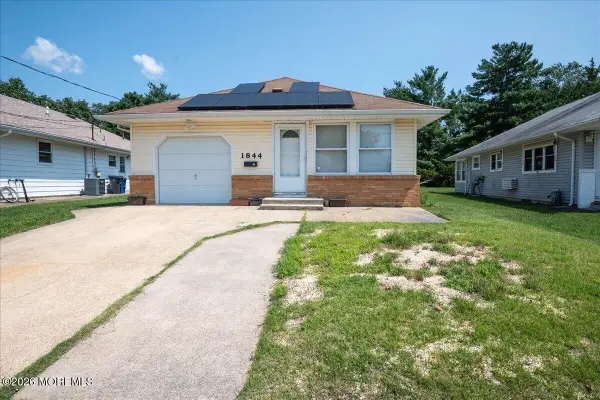 1844 Mount Everest Lane, Toms River, NJ 08753