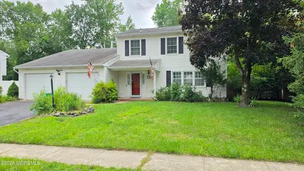 19 Brook Street, Farmingdale, NJ 07727